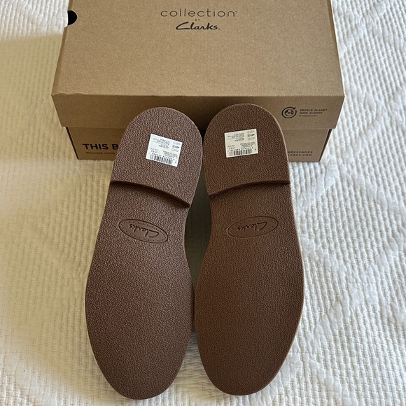 Clarks Tan Suede Chukka Boots with Crepe Sole - Picture 4 of 4